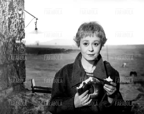 Giulietta Masina sul set del film La strada, 1954