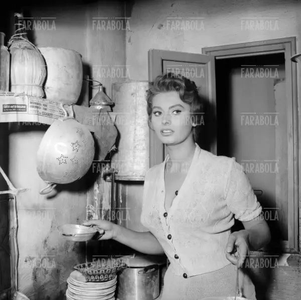 Sophia Loren sul set, Film La donna del fiume, Roma, 1954