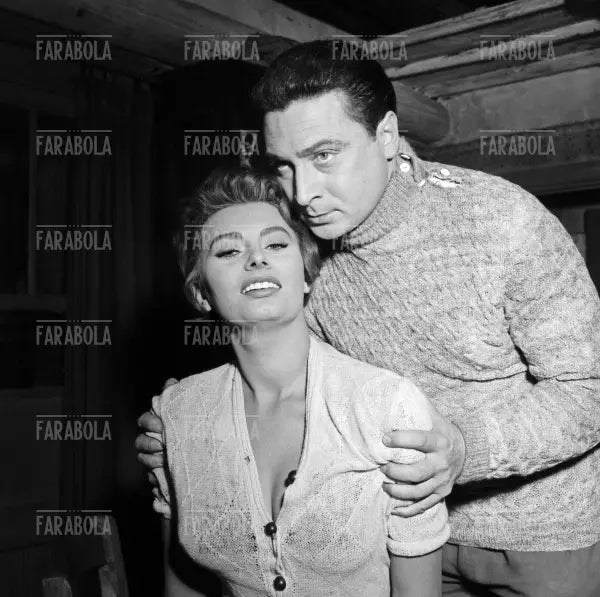 Sophia Loren e GÈrard Oury sul set, Film La donna del fiume, Roma, 1954