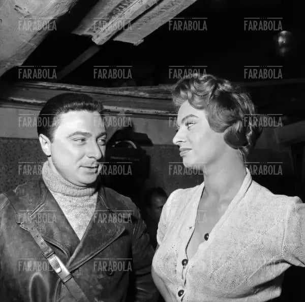 Sophia Loren e GÈrard Oury sul set, Film La donna del fiume, Roma, 1954