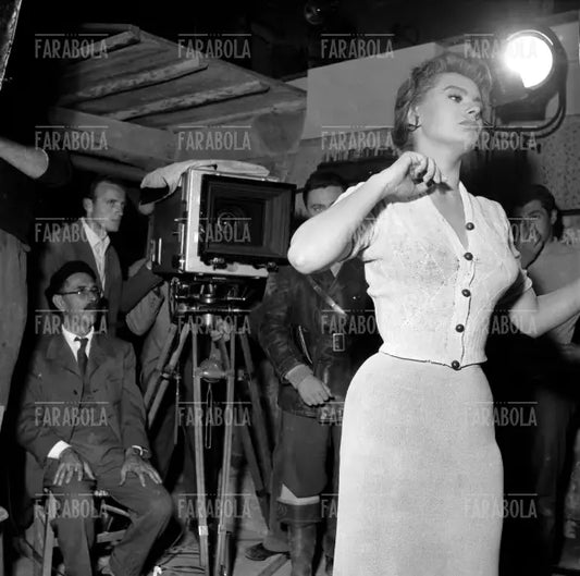 Sophia Loren e Mario Soldati sul set, Film La donna del fiume, Roma, 1954