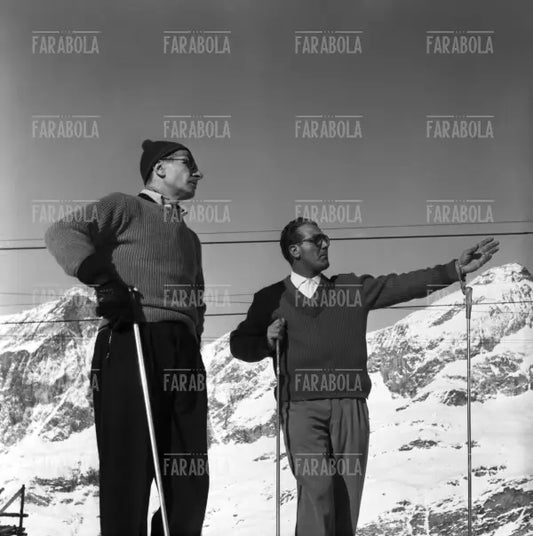 Dino Buzzati con il maestro di sci Giuseppe Pirovano, Cervinia, 1954