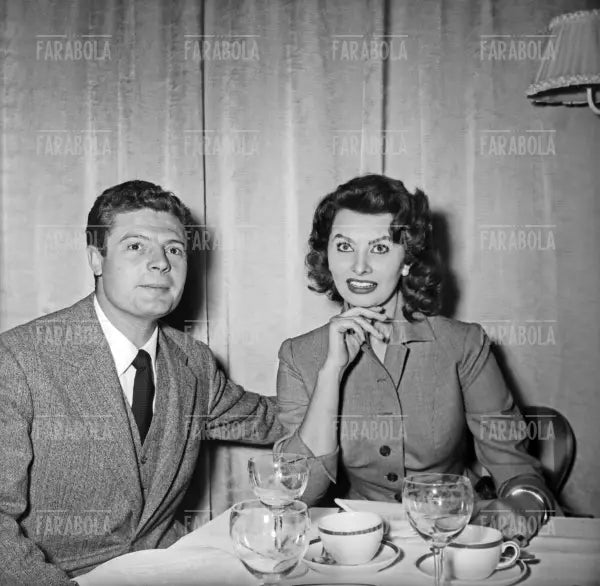Sophia Loren e Marcello Mastroianni, Prima del film Peccato che sia una canaglia, Milano, 1955