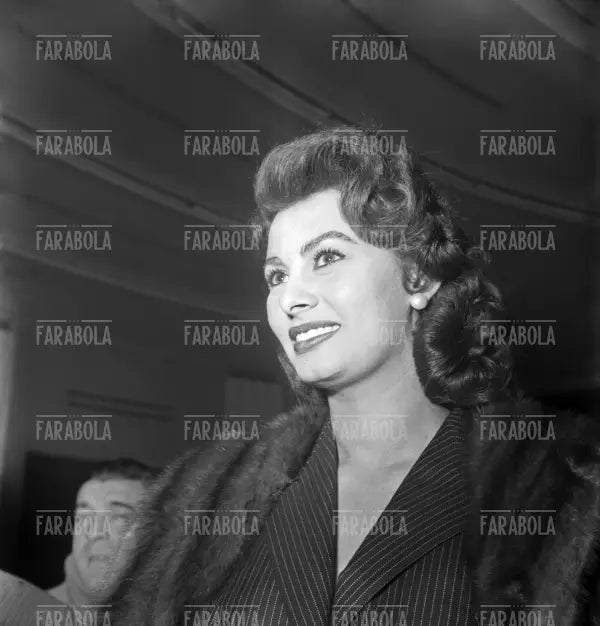 Sophia Loren, Prima del film Peccato che sia una canaglia, Milano, 1955