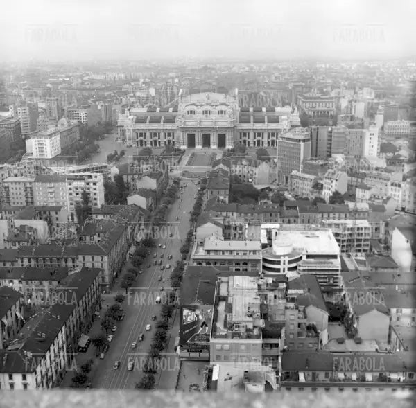 Veduta di via Vittor Pisani prima della costruzione del Grattacielo Pirelli, Milano, 1955