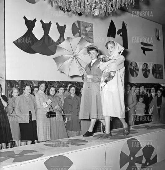 Sfilata per ragazze della Rinascente, Milano, 1955