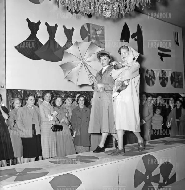 Sfilata per ragazze della Rinascente, Milano, 1955
