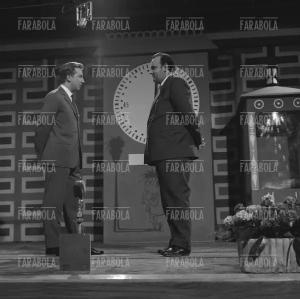 Mike Bongiorno e Lando Degoli, Lascia o Raddoppia, 1955