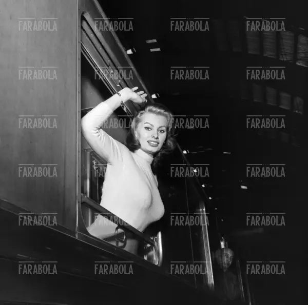 Sophia Loren alla Stazione Centrale, Milano, 1956