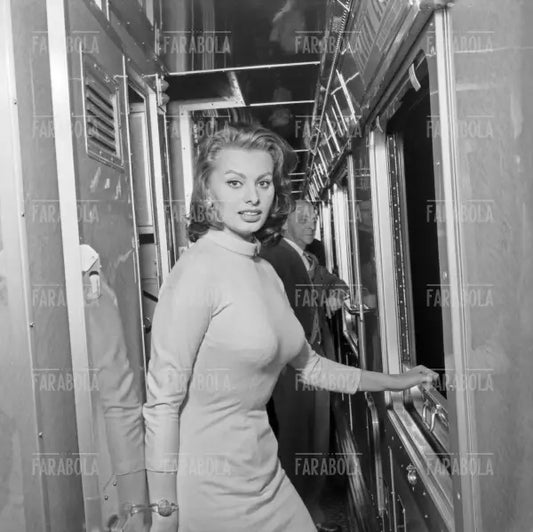 Sophia Loren alla Stazione Centrale, Milano, 1956