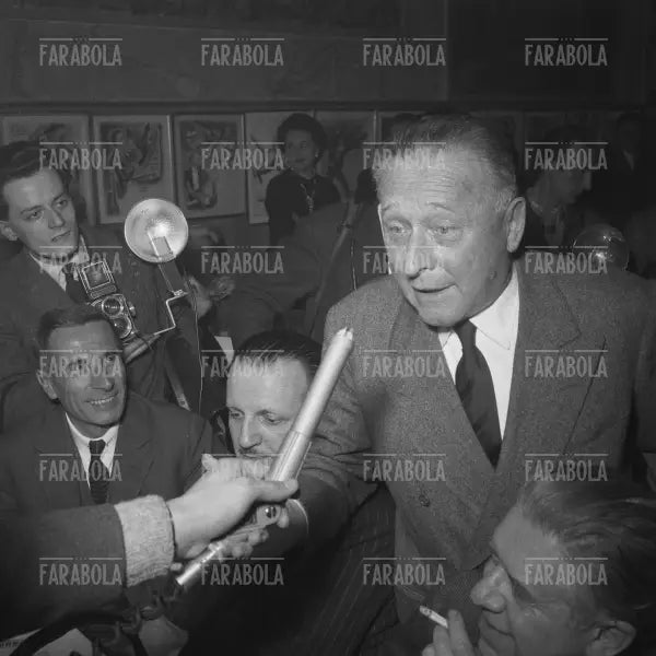 Dino Buzzati e Cesco Tomaselli, Premio Bagutta, Milano, 1956