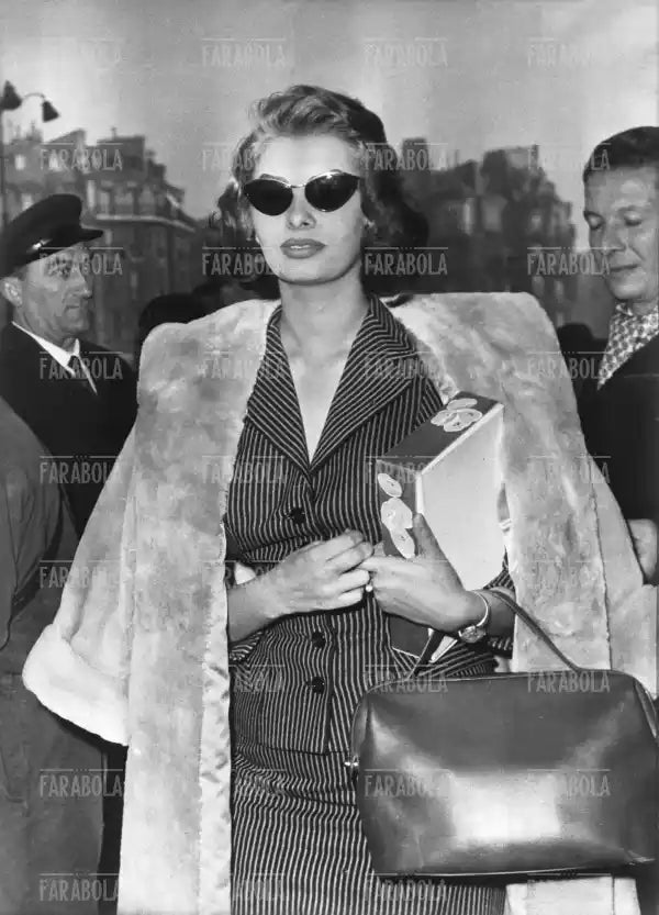 Sophia Loren alla Gare de Lyon, Parigi, 1956