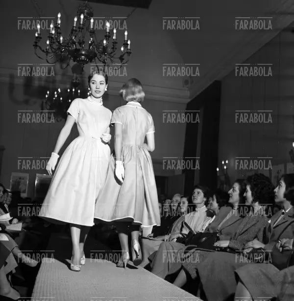 Sfilata per i dipendenti della Rinascente, Milano, 1956