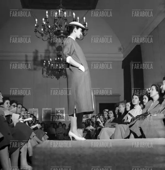 Sfilata per i dipendenti della Rinascente, Milano, 1956