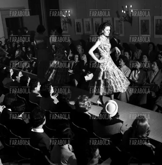 Sfilata per i dipendenti della Rinascente, Milano, 1956