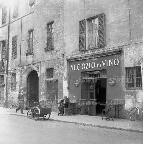 Osteria Negozio di Vino in via Arena, Milano, 1956