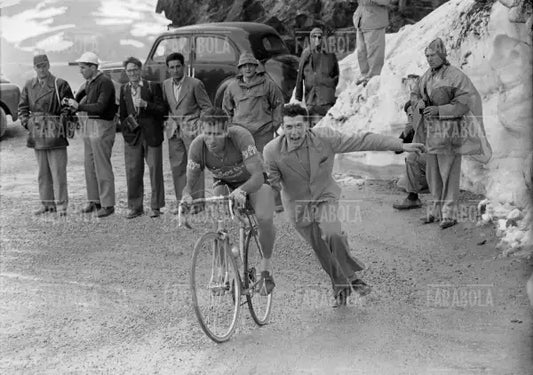 Nino Assirelli al Passo dello Stelvio, Giro d'Italia, 1956