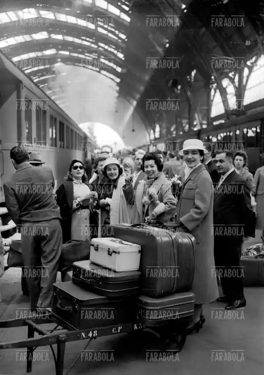Maria Callas e Giulietta Simionato in partenza per Vienna, Stazione Centrale, Milano, 1956