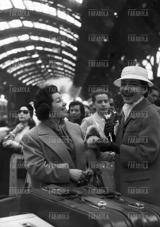 Maria Callas e Giulietta Simionato in partenza per Vienna, Stazione Centrale, Milano, 1956