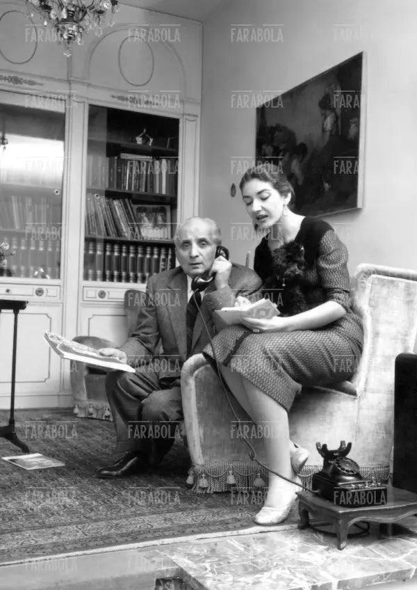 Maria Callas e il marito Giovanni Battista Meneghini a casa, Milano, 1956