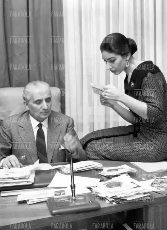 Maria Callas e il marito Giovanni Battista Meneghini a casa, Milano, 1956