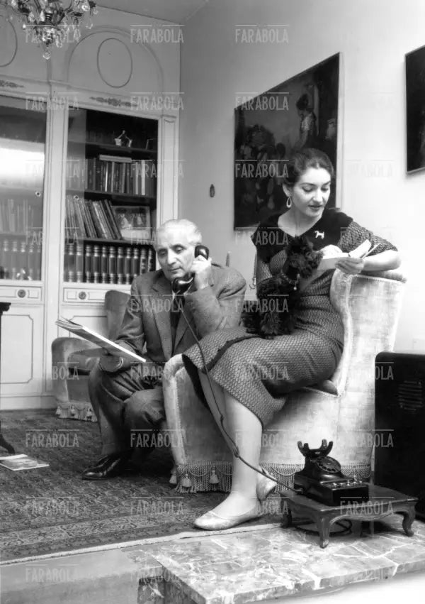 Maria Callas e il marito Giovanni Battista Meneghini a casa, Milano, 1956