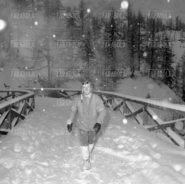 Walter Bonatti sale sul Monte Bianco, 1956