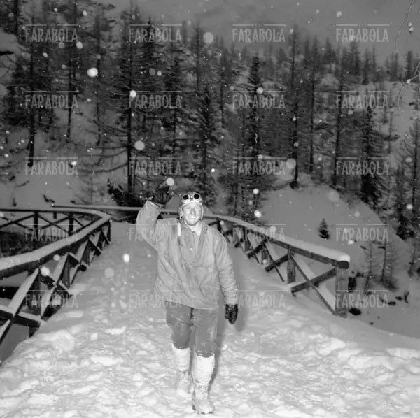 Walter Bonatti sale sul Monte Bianco, 1956