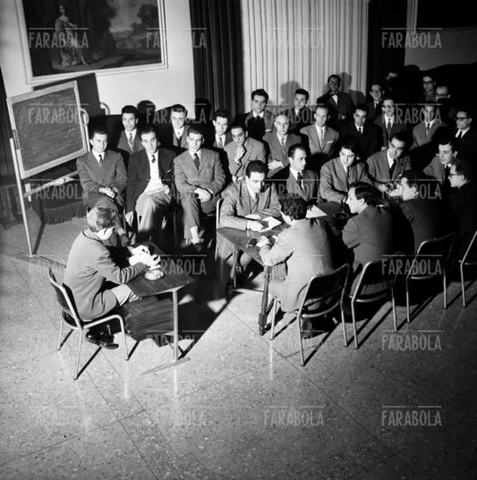 Riunione alla Rinascente, Milano, 1957