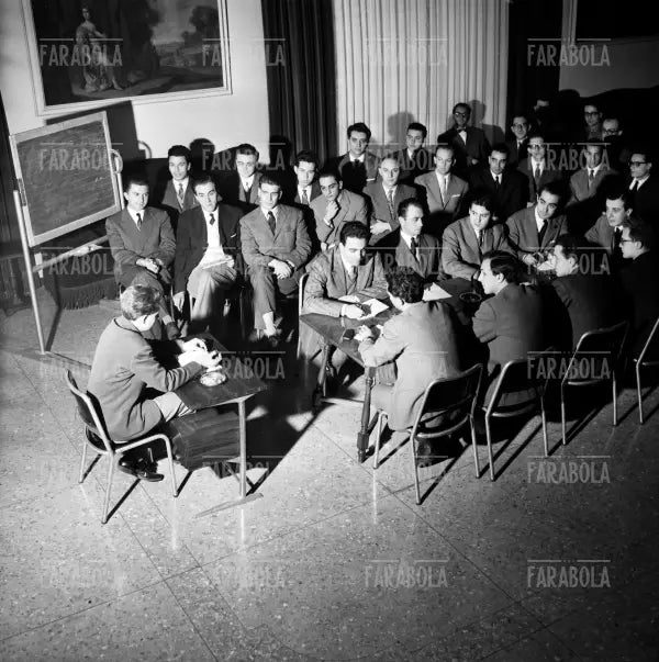 Riunione alla Rinascente, Milano, 1957