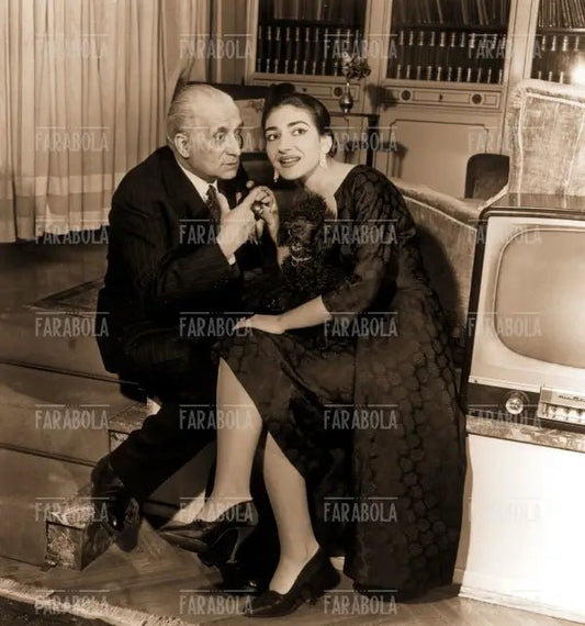 Maria Callas e il marito Giovanni Battista Meneghini a casa, Milano, 1957