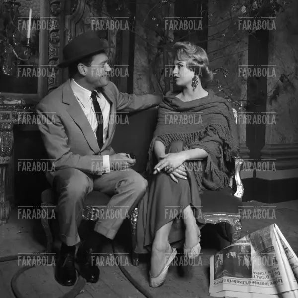 Brigitte Bardot e Eddie Constantine sul set, Film Una parigina, Parigi, 1957