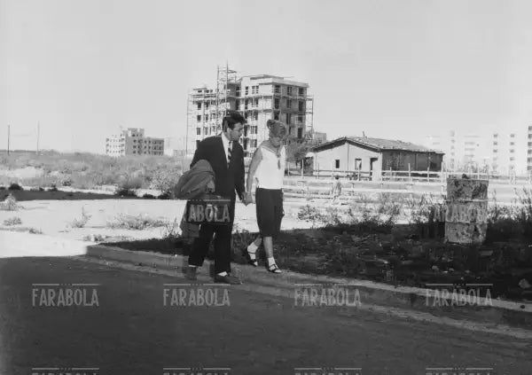 François Perier e Giulietta Masina in una scena del film Le notti di Cabiria, 1957