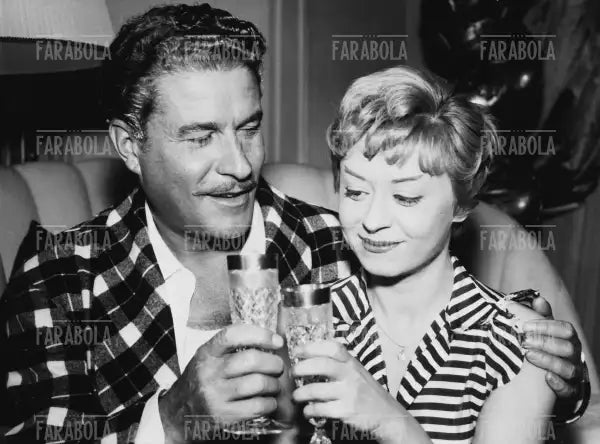 Amedeo Nazzari e Giulietta Masina in una scena del film Le notti di Cabiria, 1957