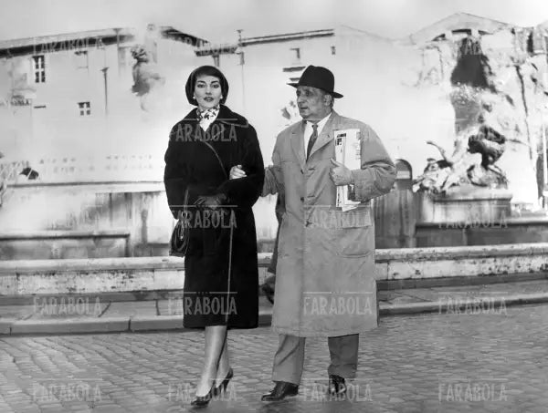 Maria Callas e il marito Giovanni Battista Meneghini per le vie di Roma, Roma, 1958