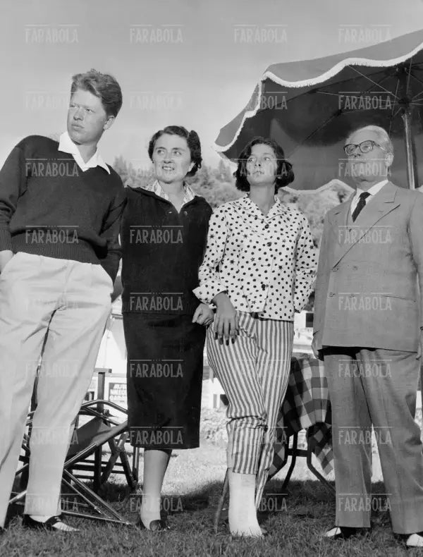 Giovanni Gronchi con la famiglia in vacanza a Courmayeur, 1958