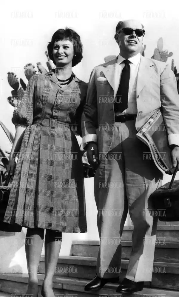 Sophia Loren e il marito Carlo Ponti all'aeroporto di Nizza, Nizza, 1958