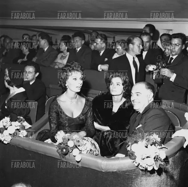 Sophia Loren e il marito Carlo Ponti, Concerto di Yves Montand all'Etoile, Parigi, 1958