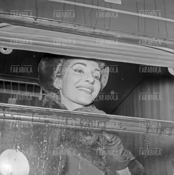 Maria Callas sul treno per Parigi, Milano, 1958