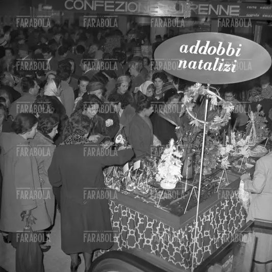 Acquisti di Natale alla Rinascente, Milano, 1958