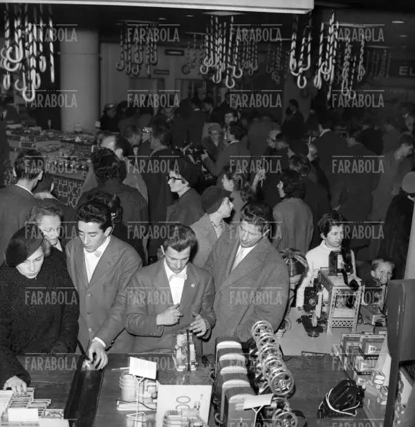 Acquisti di Natale alla Rinascente, Milano, 1958