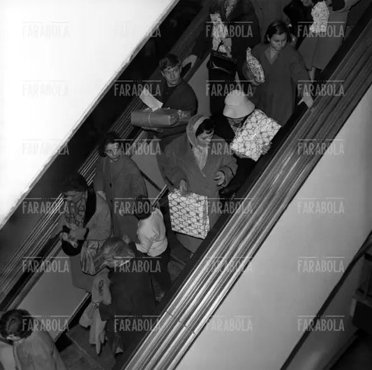 Acquisti di Natale alla Rinascente, Milano, 1958