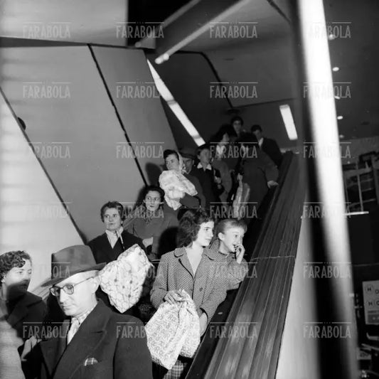 Acquisti di Natale alla Rinascente, Milano, 1958