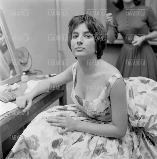Mina in camerino, Sei Giorni della Canzone, Teatro Smeraldo, Milano, 1958