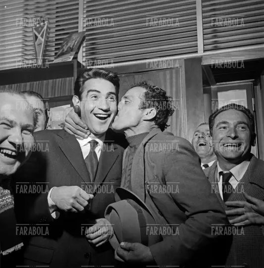 Walter Chiari tra gli ammiratori, finale di Canzonissima, Reggio Emilia, 1959