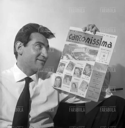 Walter Chiari presenta la finale di Canzonissima, Reggio Emilia, 1959