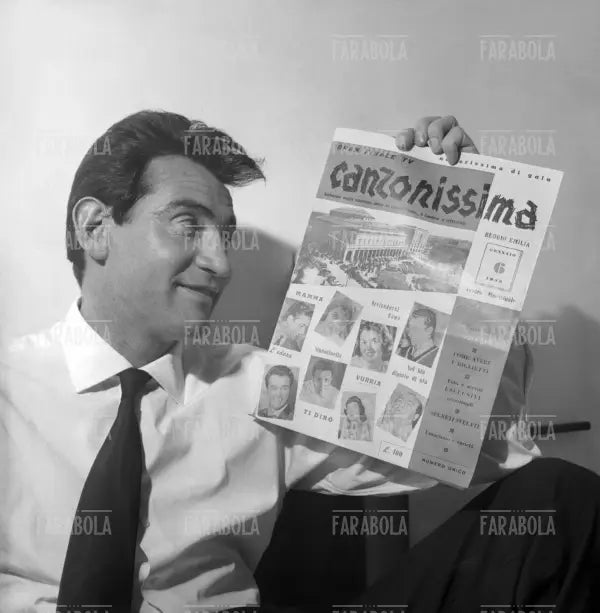 Walter Chiari presenta la finale di Canzonissima, Reggio Emilia, 1959