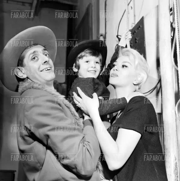 Dario Fo e Franca Rame con il figlio Jacopo Fo, Milano, 1959