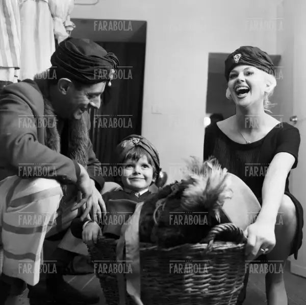 Dario Fo e Franca Rame con il figlio Jacopo Fo, Milano, 1959