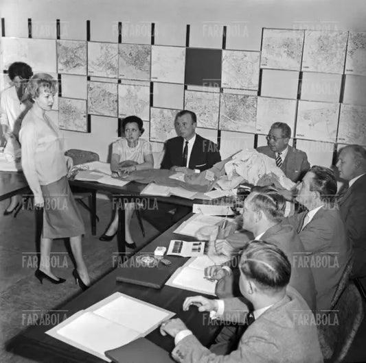 Riunione alla Rinascente, Milano, 1959